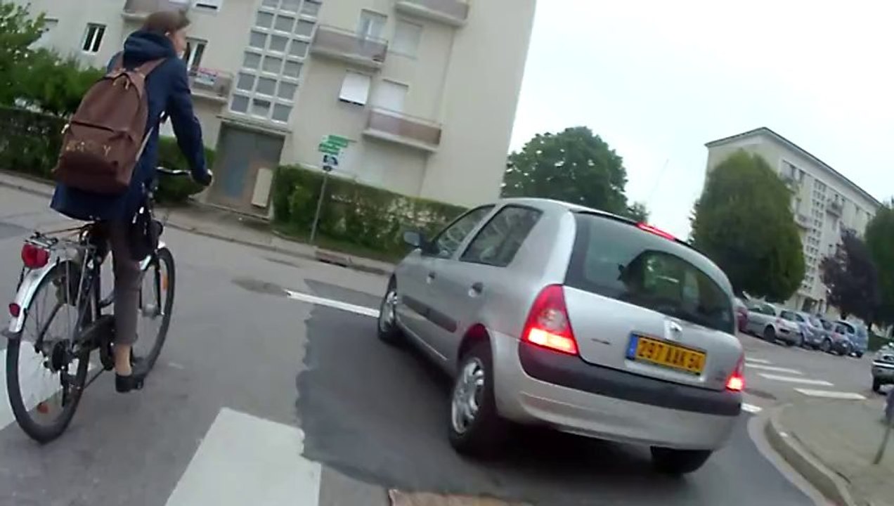 Toi aussi, si tu es pressé et dans ton bon droit, shoote les cyclistes