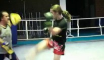 Kick-Boxing: Dana, 13 ans, à l'entraînement