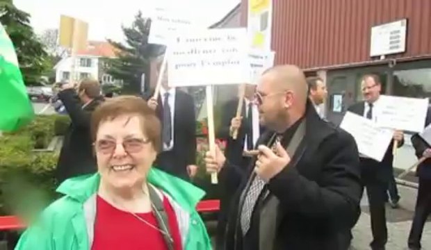 Braine-L'Alleud: chant des syndicalistes au salon de l'emploi
