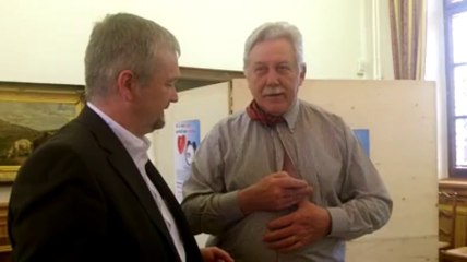 Raymond Biren fait le test du dépistage de la fibrillation auriculaire