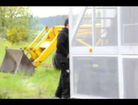 Harzé: ils montent les chars de la city parade de Liège