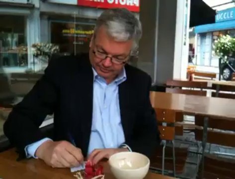 Didier Reynders (MR) rencontre les ucclois au Parvis Saint Pierre