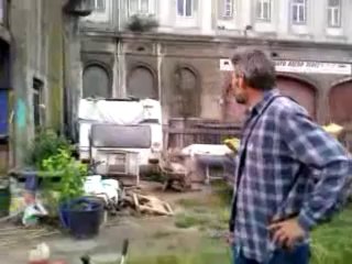 Jeroen Peters vit dans les ruines Vandenheuvel