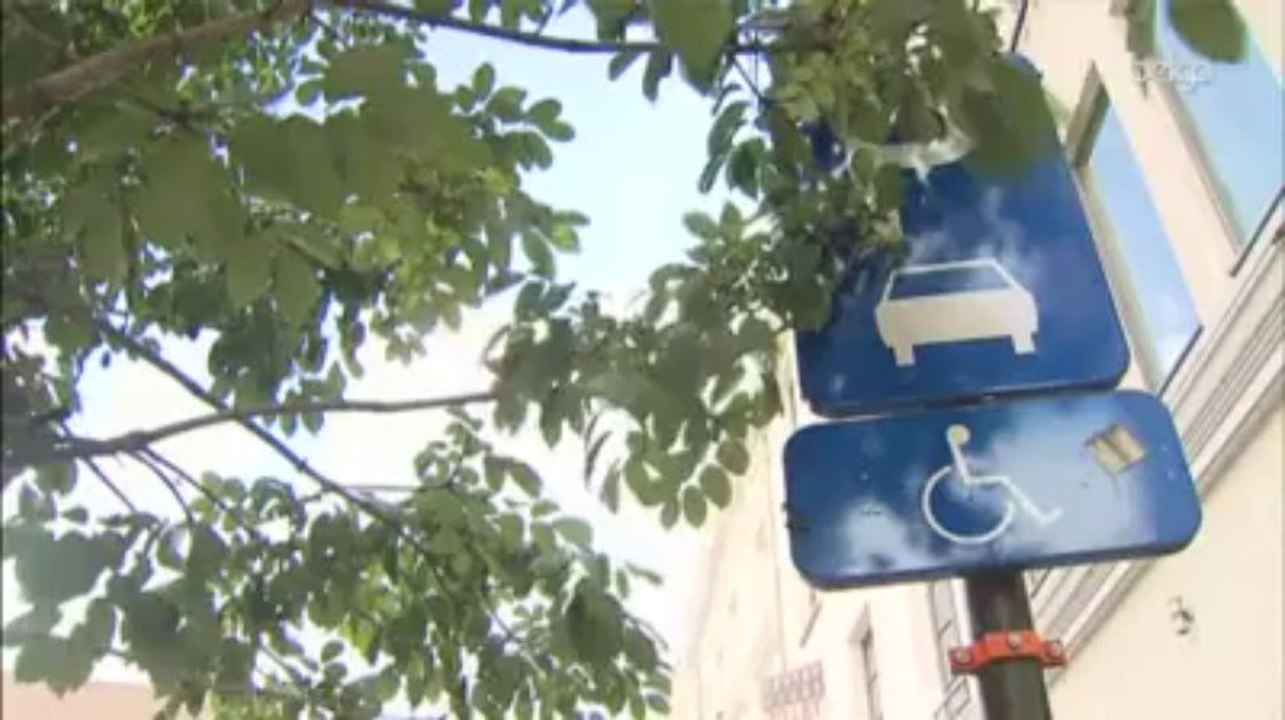 De plus en plus d'automobilistes se garent sur des places réservées aux handicapés