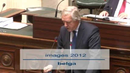 Bacquelaine attaque Di Rupo sur "l'incertitude qui nuit à la Belgique"