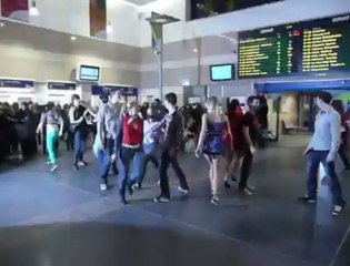 Flashmob à Charleroi par les étudiants de l'IPSMA