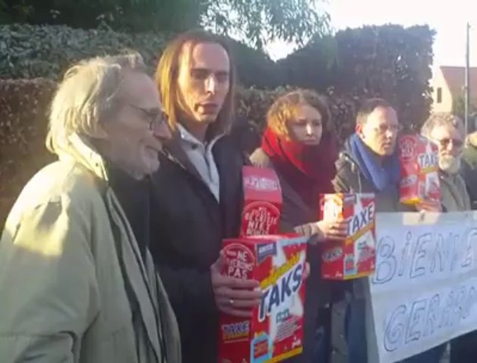 Néchin: le ptb fait un comité d'accueil chez Gérard Depardieu
