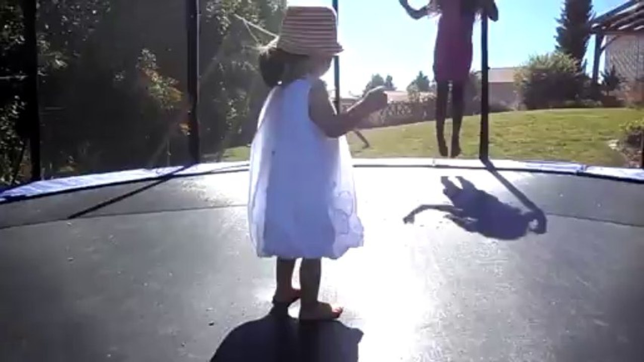LIly trempoline