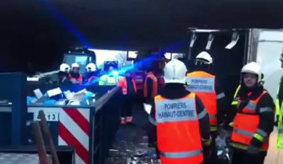 Hautrage: un camion tombe du pont de l'autoroute