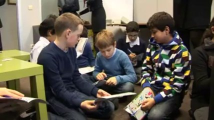 La reine Paola visite les locaux de Child Focus