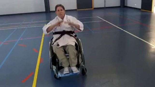 Tinlot: démo de handi-karaté kata