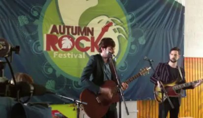 Braine-le-comte: Puggy chante en accoustique "To win The World"