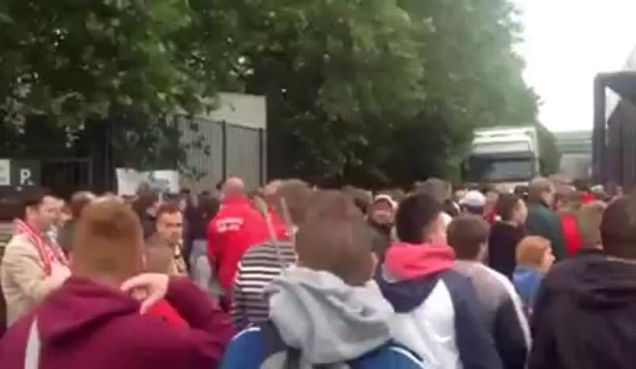 Les supporters du Standard manifestent à Sclessin (2)