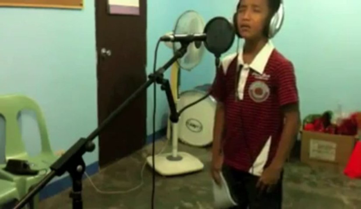 This boy can sing