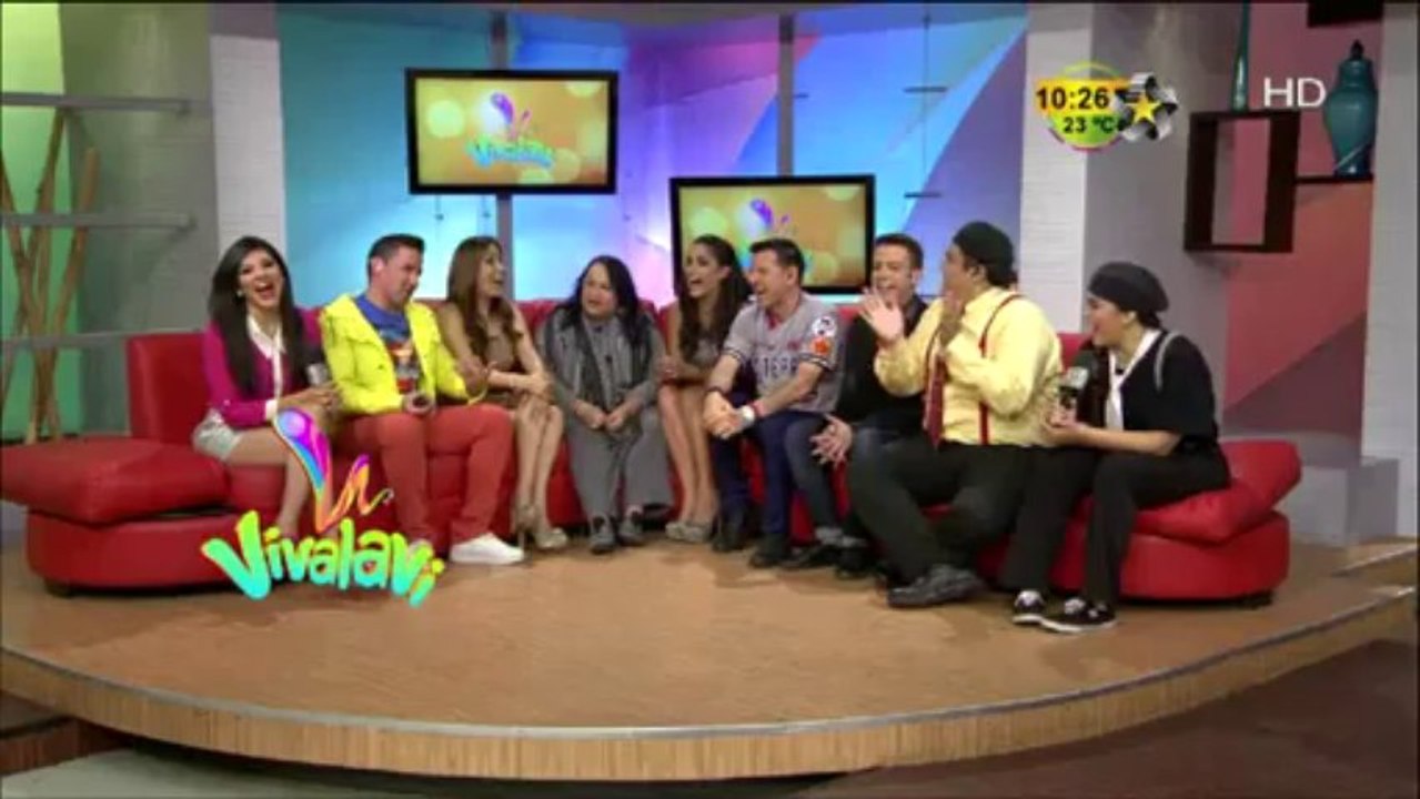 Ángel Castro y Arturo de la Garza le modelan a Lucia Mariscal