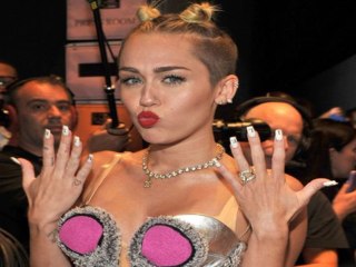 Mileys New Love Song at VMA 2013