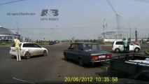 Road Rage / Traffic Accidents - dont looking while turning off