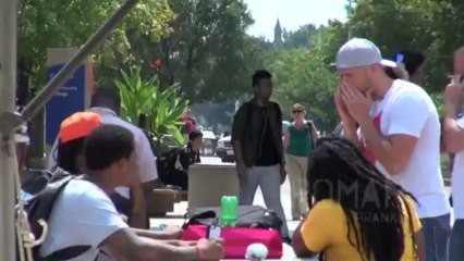 Caméra cachée : Regardez je me suis cassé le nez! Trop bon.