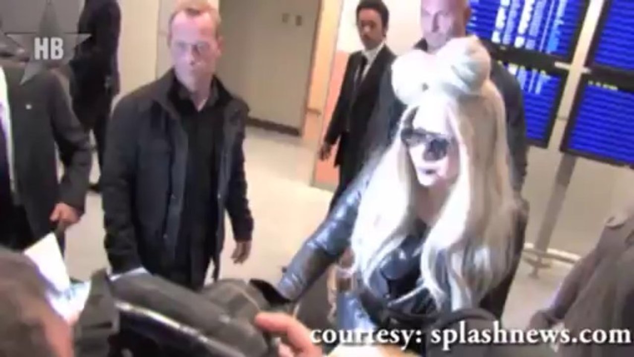 One Direction Booed At MTV VMA 2013 - Lady Gaga Comes To The Rescue