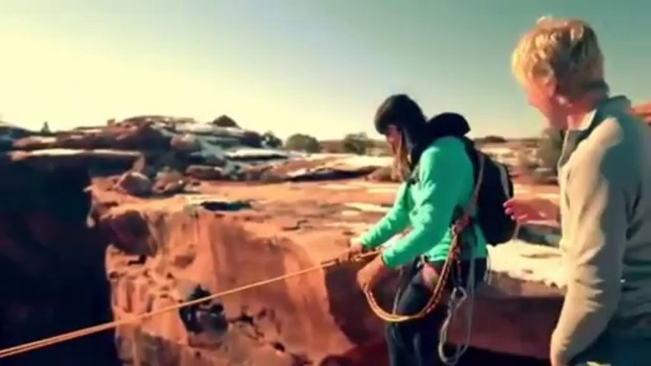 Sevgilisini uçurumdan aşağı atan genç