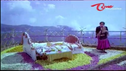 Ontari Poratam Movie Songs | Pedhavi Meedha Muddhu | Venkatesh | Payal Malhotra