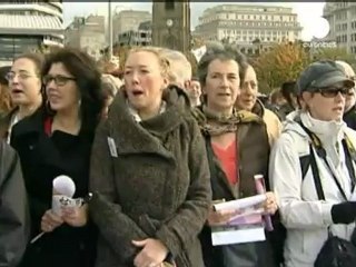 Liverpool choir sings Beatles' 'Love Me Do' into record...