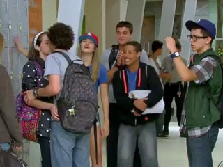 Orelha grava beijo de Dinho e Ju