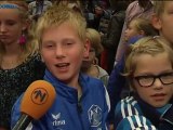 Flames-spelers presenteren zich aan publiek (lang) - RTV Noord