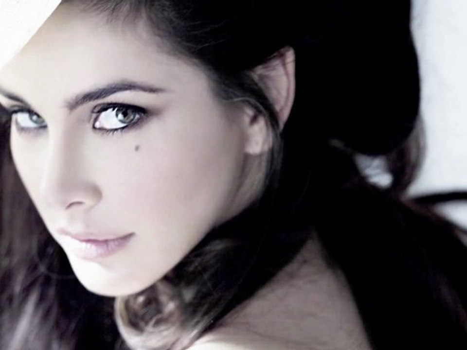 Dia Mirza Happy For Friend Lisa Ray's Wedding - Bollywood Babes [HD]