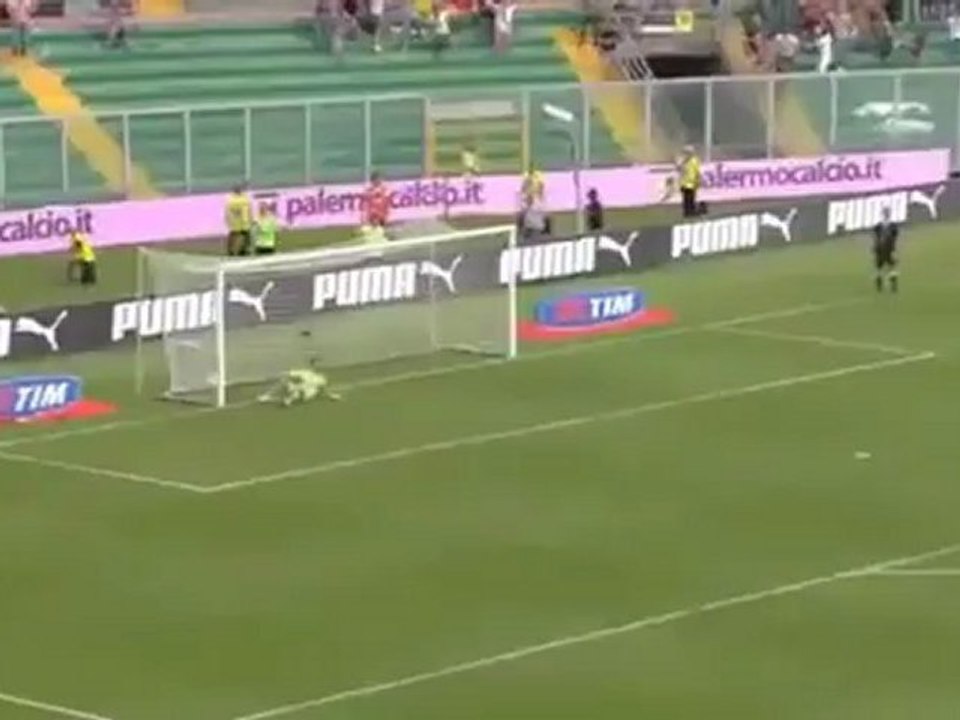 Fabrizio Miccoli, incroyable but d'une reprise de volée de 40 mètres