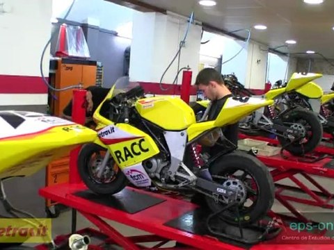 Mantenimiento de la motos Metrakit en la EPS Centro de Formacion.