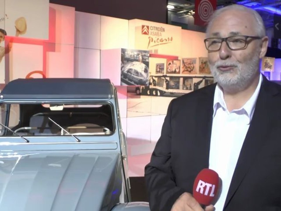 Des passionnés de 2CV racontent leurs anecdotes de "deudeuche"