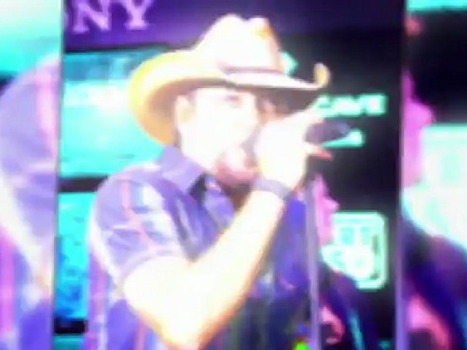 Jason Aldean Apologizes to Fans After He's Caught Cheating on Wife
