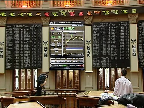 De Guindos plantea que el BCE compre deuda española sin límite