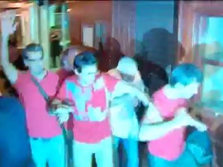 Arrojan huevos sobre los coches de los consejeros del PP al salir de RTVV