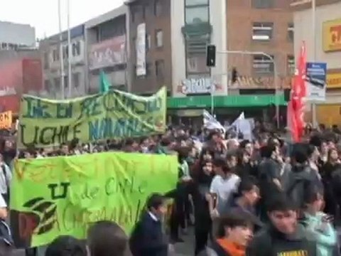 Los estudiantes chilenos cierran un agosto de protestas con una gran manifestación