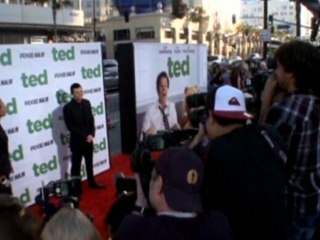 MacFarlane to host Oscars, Barrymore gives birth