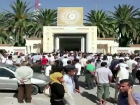 Protests, strikes grip central Tunisia