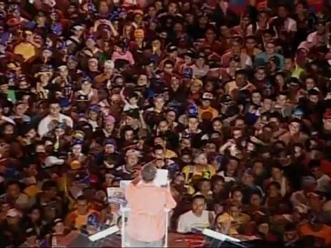 CAPRILES BOLIVAR 01-10-12 Caracas, Lunes 1 de octubre de 2012, El candidato presidencial opositor, Henrique Capriles Radonski, ofreció su mitin de cierre en San Félix, estado Bolívar, prometiendo abrirle a los venezolanos las puertas del futuro .