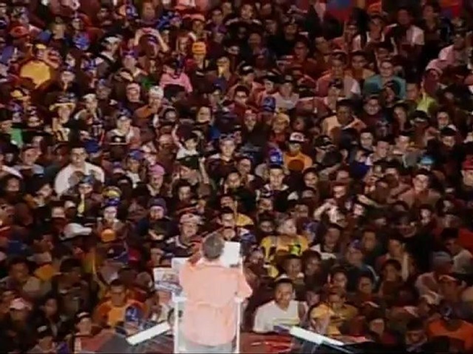 CAPRILES BOLIVAR 01-10-12 Caracas, Lunes 1 de octubre de 2012, El candidato presidencial opositor, Henrique Capriles Radonski, ofreció su mitin de cierre en San Félix, estado Bolívar, prometiendo abrirle a los venezolanos "las puertas del futuro".