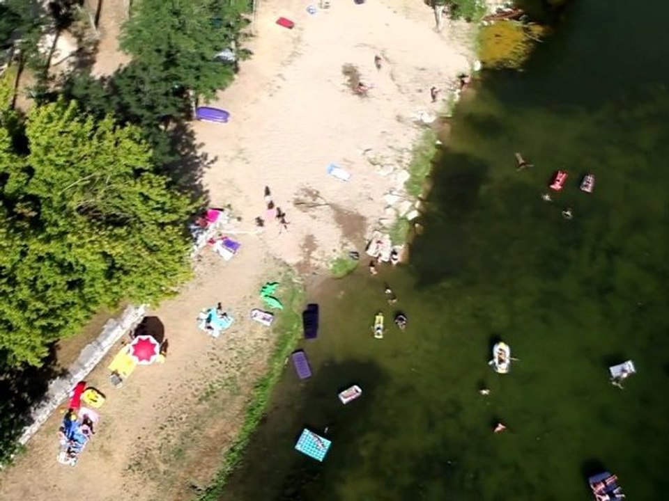 Ardèche : Vidéo aérienne du camping La Roubine à Vallon...