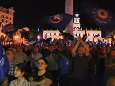 Early vote count shows opposition leads in Georgia election