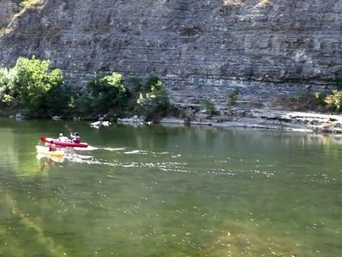Ardèche : Vidéo aérienne du camping la Grand'Terre à Ruoms...