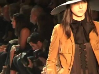 EFESTILO Hedi Slimane hizo suyo el prêt-à-porter de Saint Laurent