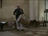 fabricant/facteur tambours médiévaux. Musicien, musique médiévale, tambourins provencaux.