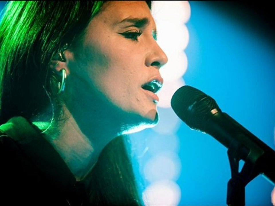 Jessie Ware talks to StuBru Kirsten right before Club 69 19th of September 2012