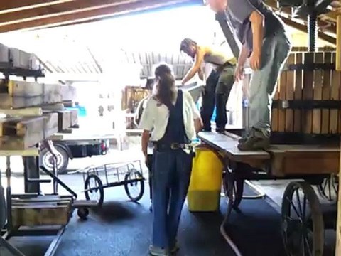 vendanges 2012 remplissage du pressoir suite