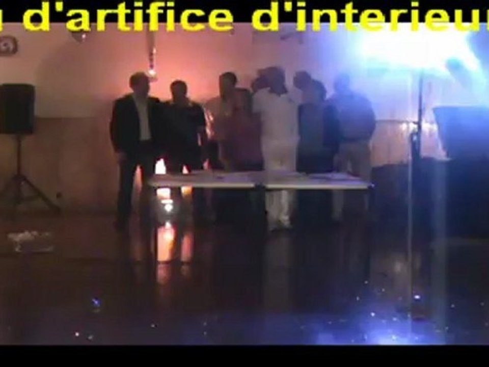 feu d'artifice d'intérieur de gateau