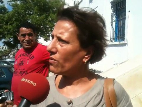 Radhia Nasraoui à sa sortie du tribunal...