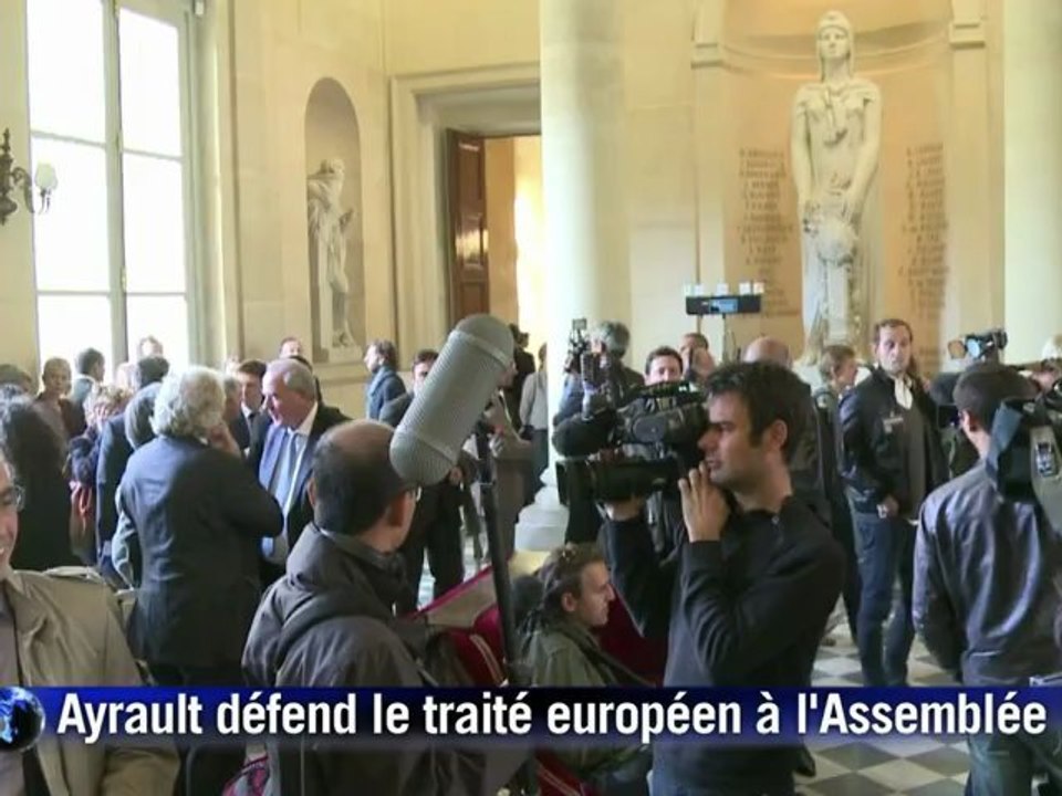 Ayrault plaide pour le traité européen: réactions de députés